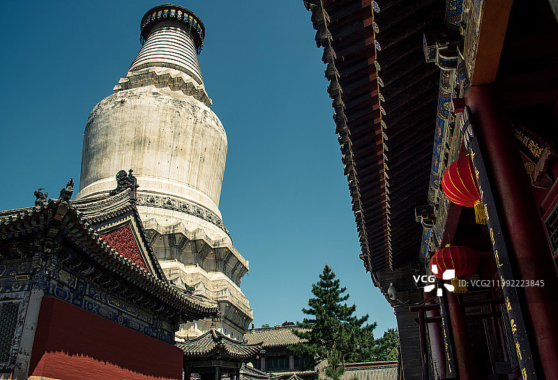 山西五台山塔院寺大白塔图片素材