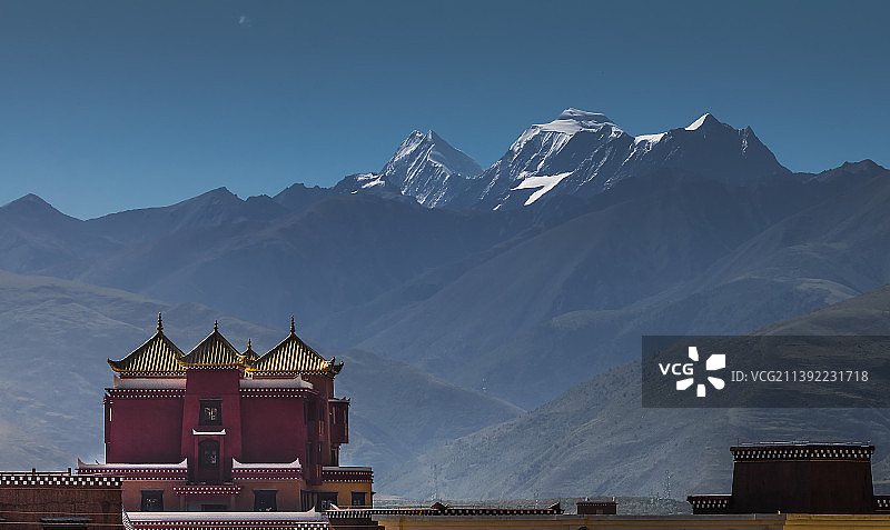 神山与神庙图片素材