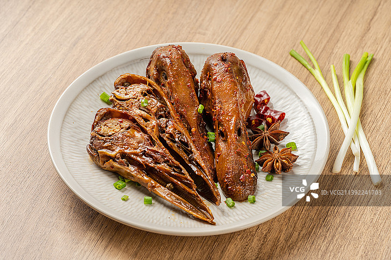 传统美食卤鸭头图片素材