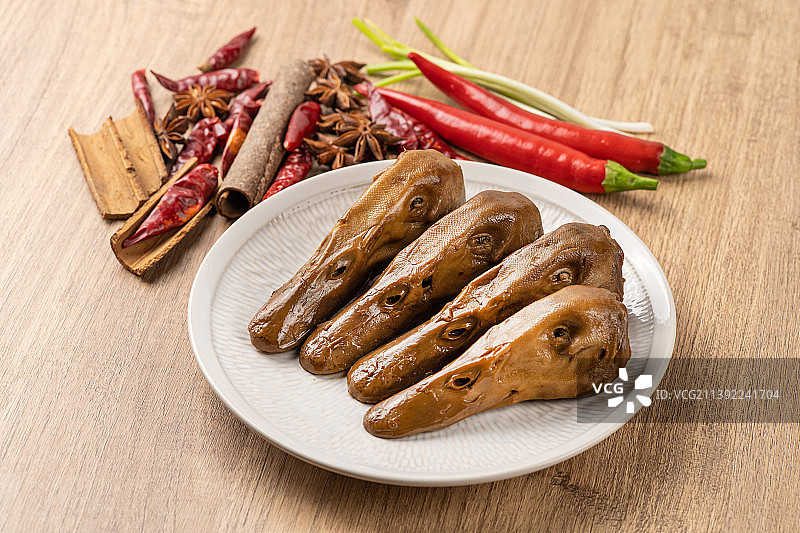 传统美食卤鸭头图片素材