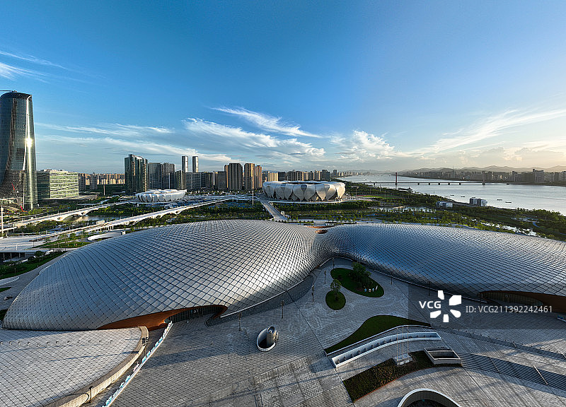 航拍杭州亚运会奥体中心体育场城市天际线图片素材