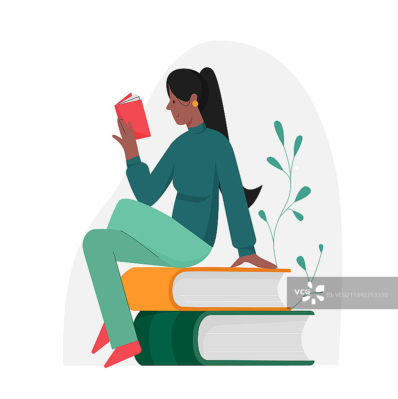 在书堆上阅读的可爱女孩图片素材