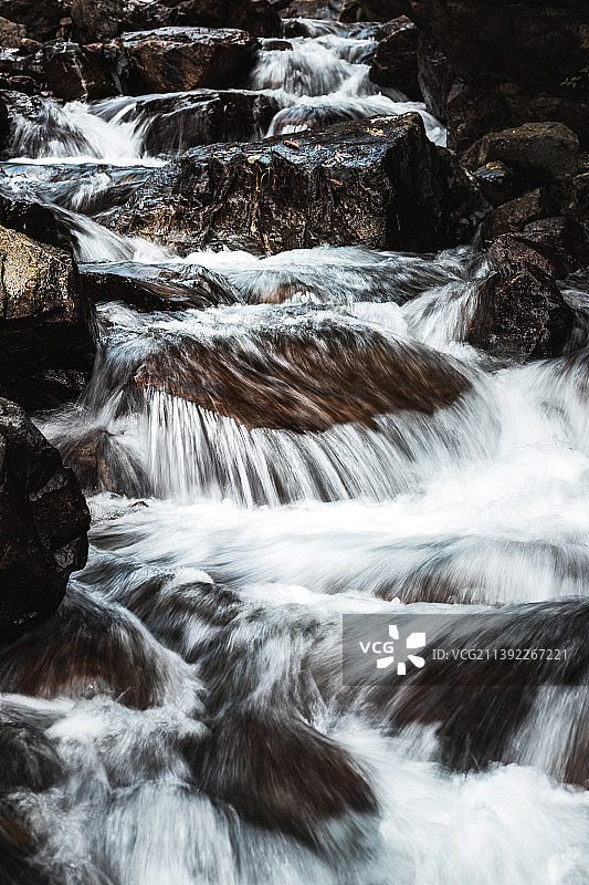 蟠龙谷山涧瀑流图片素材