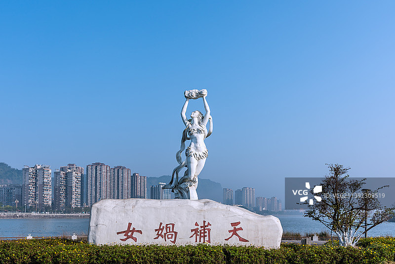 中国四川雅安熊猫绿地公园的女娲像图片素材