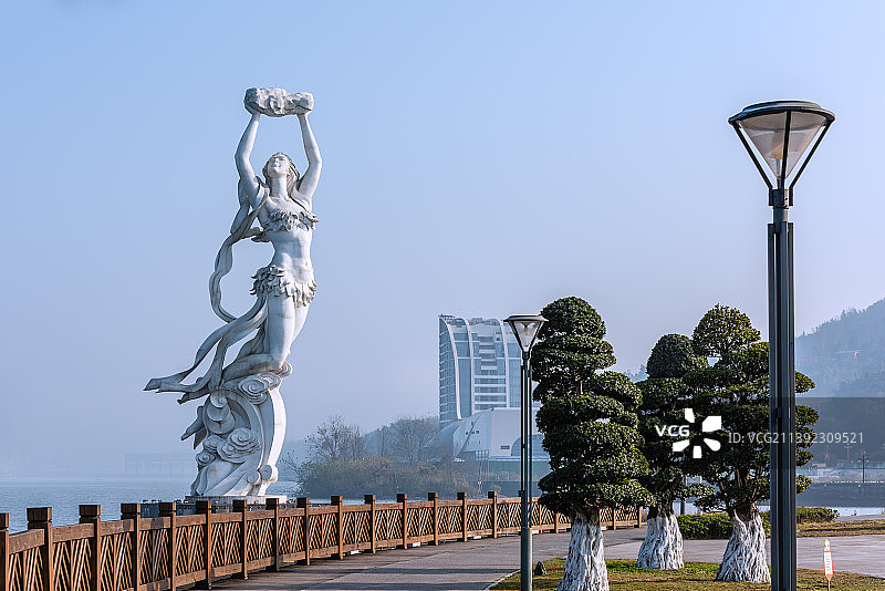 中国四川雅安熊猫绿地公园的女娲像图片素材