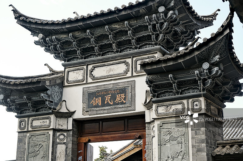 大理鸡足山金顶寺金殿白塔图片素材