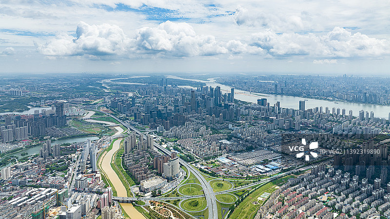 蓝天白云下的南昌市全景图片素材