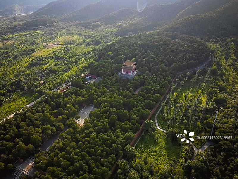 北京昌平明十三陵定陵风景区航拍 青山绿树图片素材