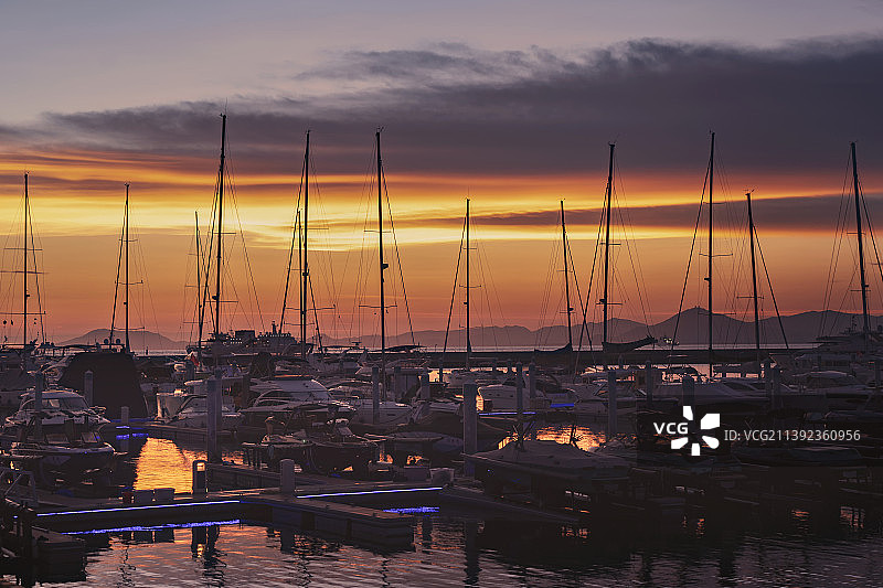 三亚帆船港晚霞图片素材