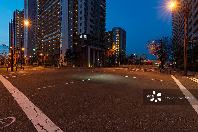 日本大阪府南港街道停车场房屋城市风光图片素材