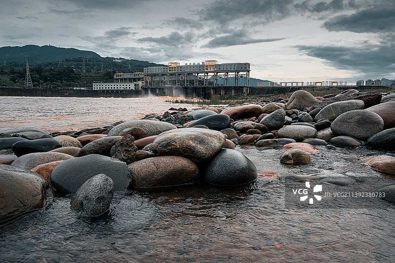 青衣江上的水电站图片素材