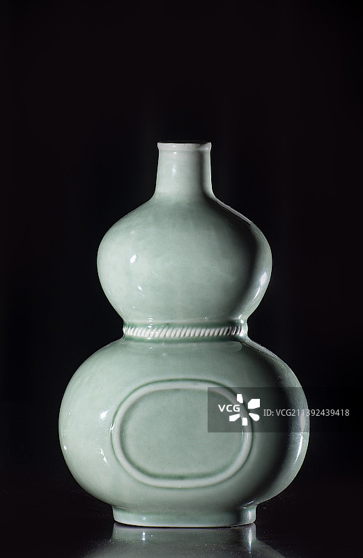 青色葫芦陶瓷瓶图片素材