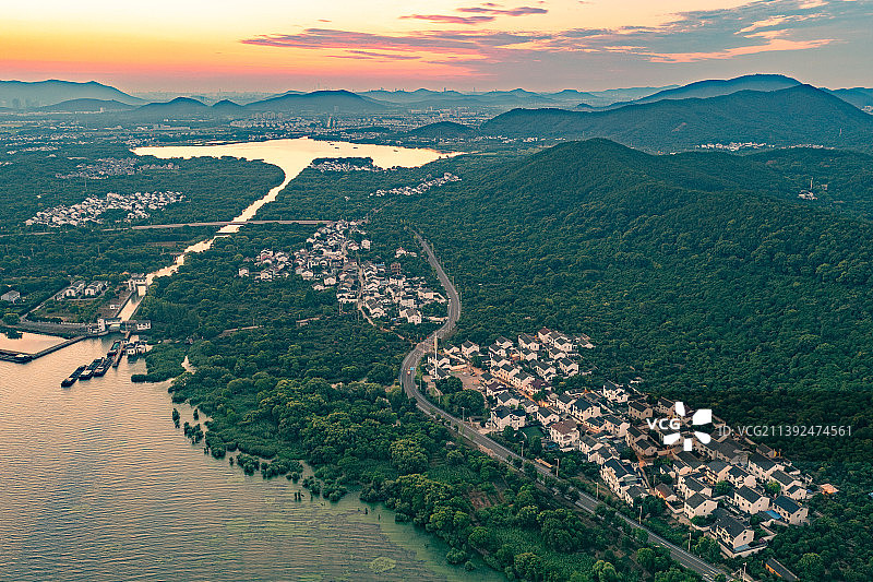 苏州市吴中区光福古镇太湖渔村夏季清晨朝阳风光图片素材