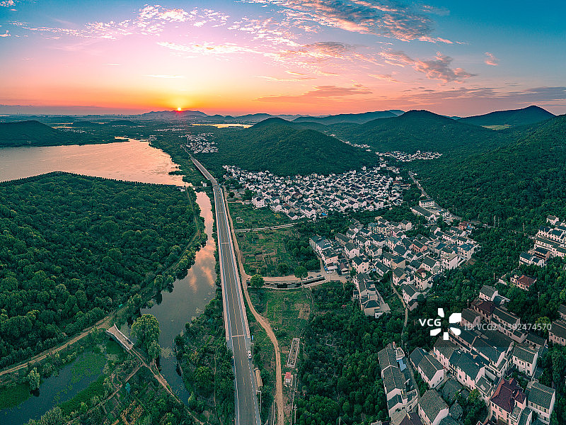 苏州市吴中区光福古镇太湖渔村夏季清晨朝阳风光图片素材