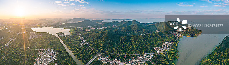 苏州市吴中区光福古镇太湖边群山中村落景象图片素材