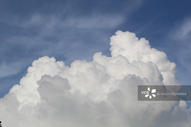 天空中云的低角度视图图片素材