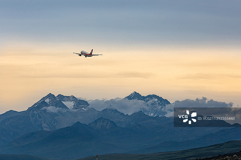 雅拉雪山图片素材