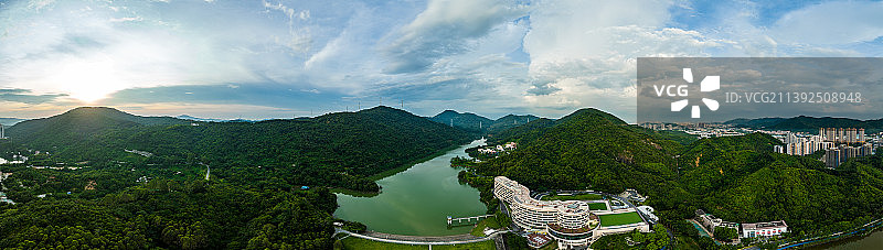 航拍广州黄埔区水声水库与鹤鸣居图片素材
