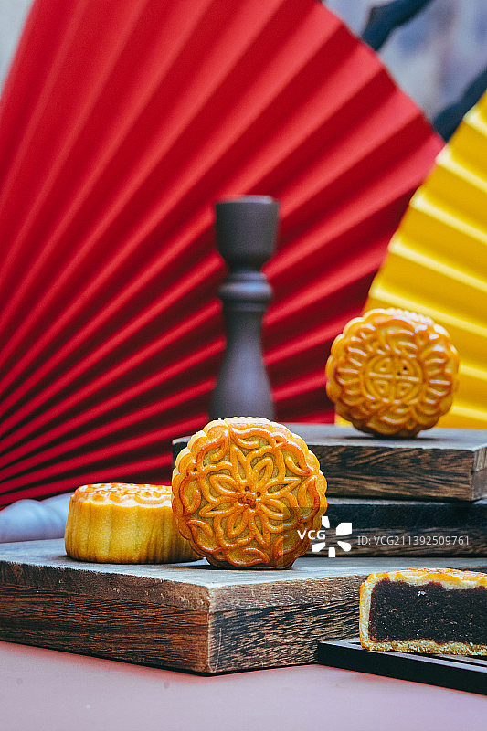 中秋节美味月饼商业简约风特写图片素材