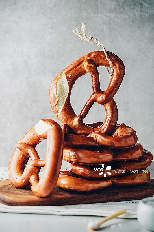 德国扭结碱水面包图片素材
