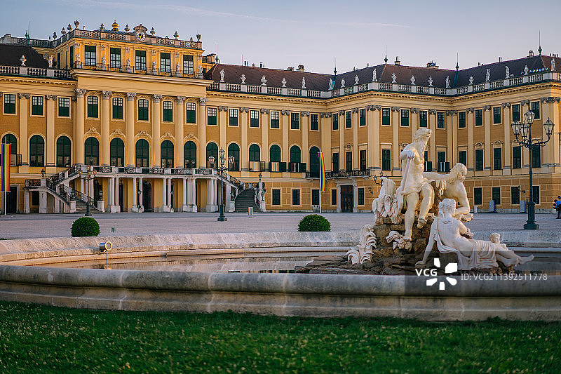 美泉宫，位于奥地利维也纳，是奥匈帝国的皇宫图片素材