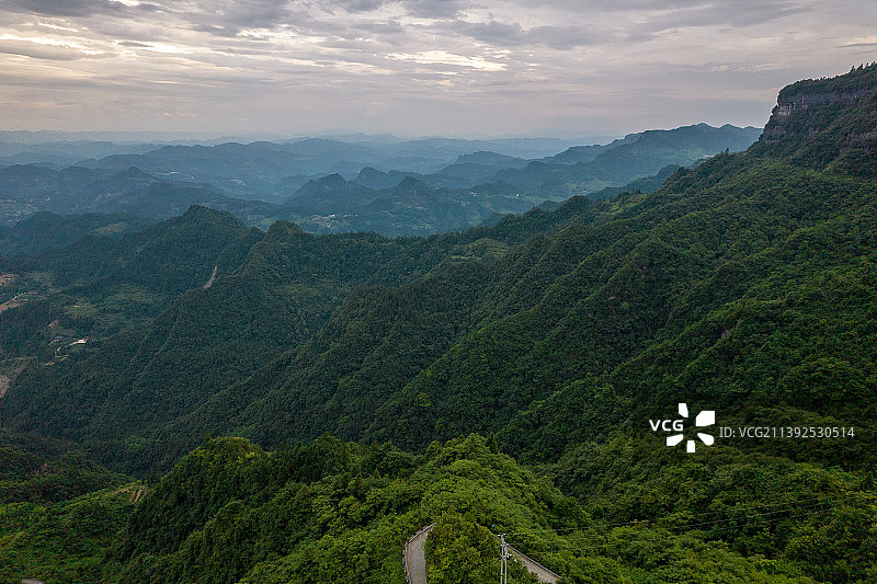 黔江三塘盖环山公路眺望黔江图片素材