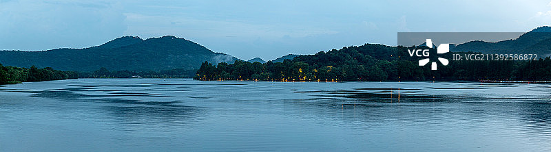 山色空蒙雨亦奇 西湖图片素材