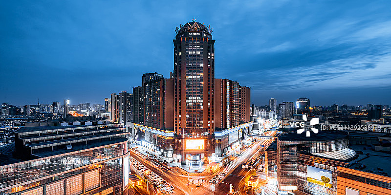 中国内蒙古呼和浩特中山西路商业街城市天际线夜景图片素材