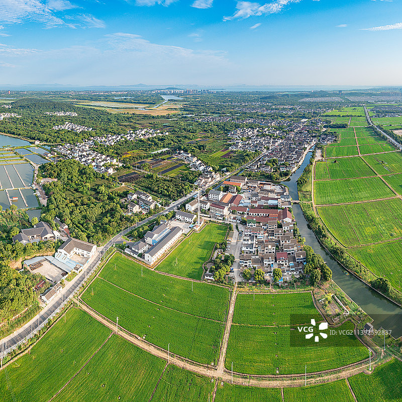 苏州市吴中区光福镇太湖边城镇夏季清晨风光图片素材
