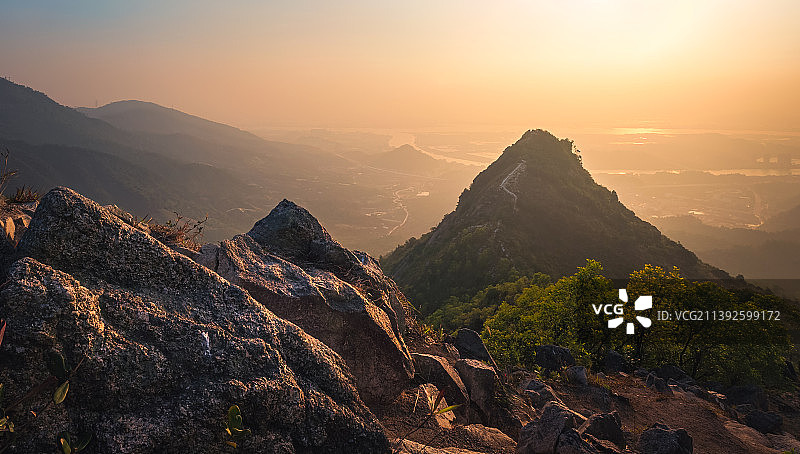 夕阳下的丫髻山图片素材