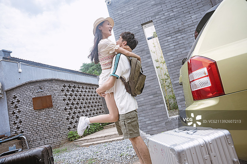 快乐情侣民宿度假图片素材