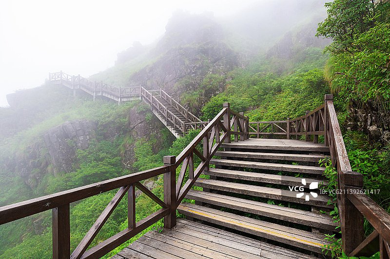 江西萍乡市武功山木制台阶图片素材