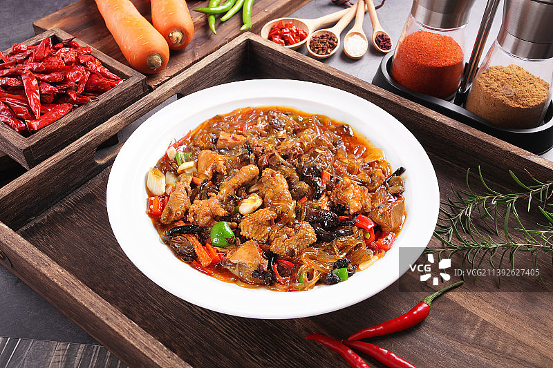 传统美食蘑菇炖小鸡图片素材