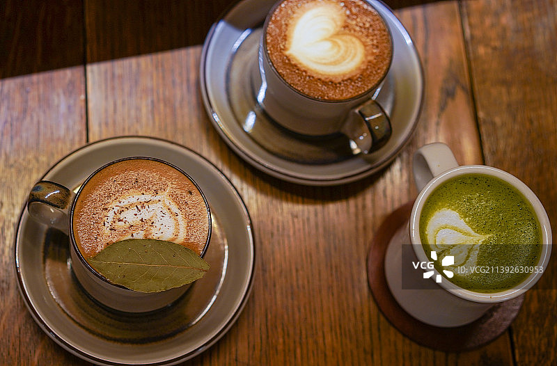 桌上的咖啡图片素材