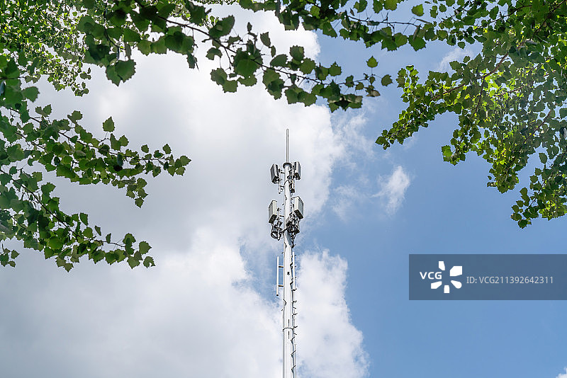 户外5g通信基站信号塔图片素材