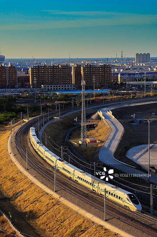 弯道缓行图片素材