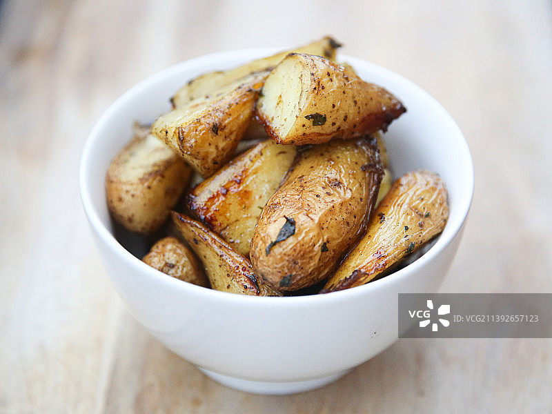一碗烤土豆图片素材