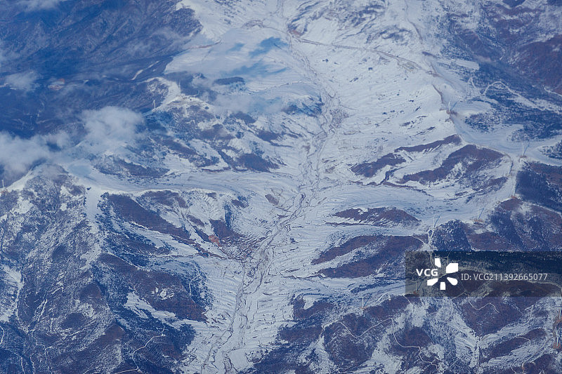 中国秦岭山脉地貌冬季高空俯拍图片素材