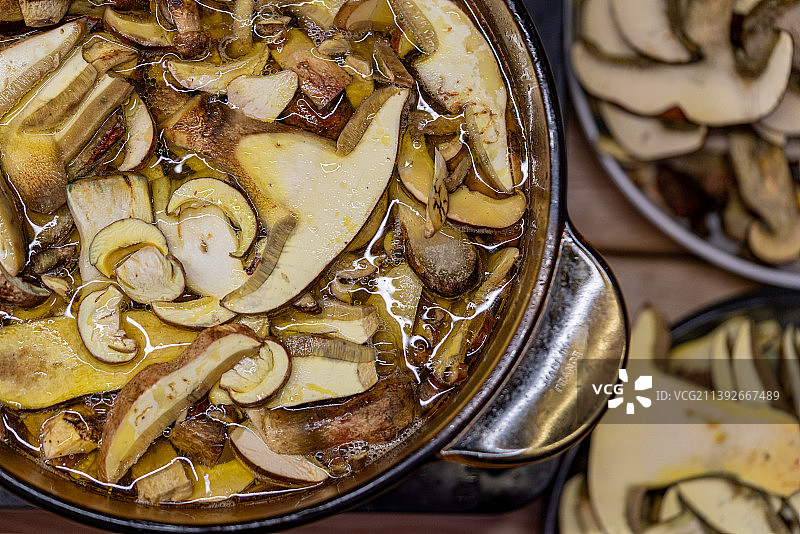 云南特色美食 野生菌火锅 特写镜头图片素材
