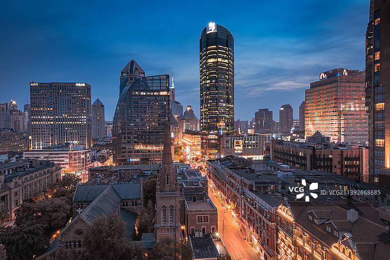 上海黄埔区蓝调时夜景图片素材