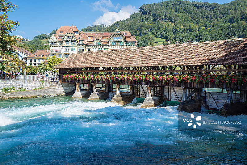 瑞士城市图恩的美丽城市风光图片素材