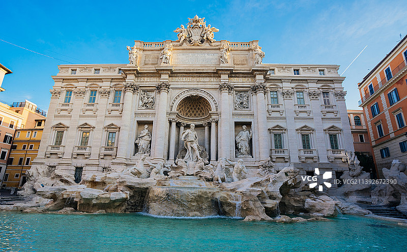 古罗马许愿池，别名幸福喷泉，原名特雷维喷泉，是罗马最后一件巴洛克式建筑艺术杰作图片素材