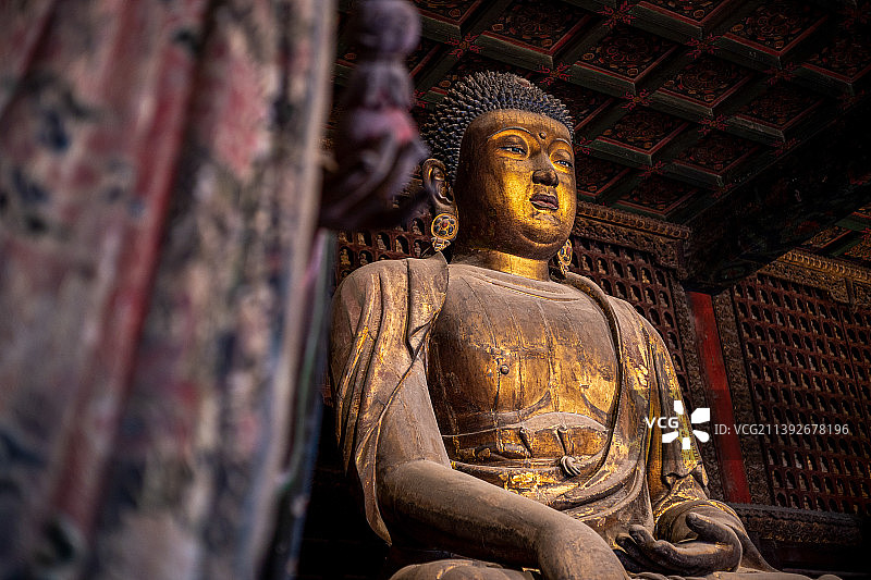 北京东城区首批全国重点文物保护单位智化寺如来殿内释迦牟尼佛造像图片素材