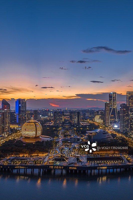 航拍杭州钱江新城CBD日落晚霞亮灯风光图片素材