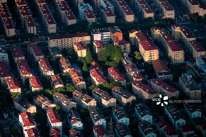 从上海中心大厦俯瞰某老旧居民小区图片素材