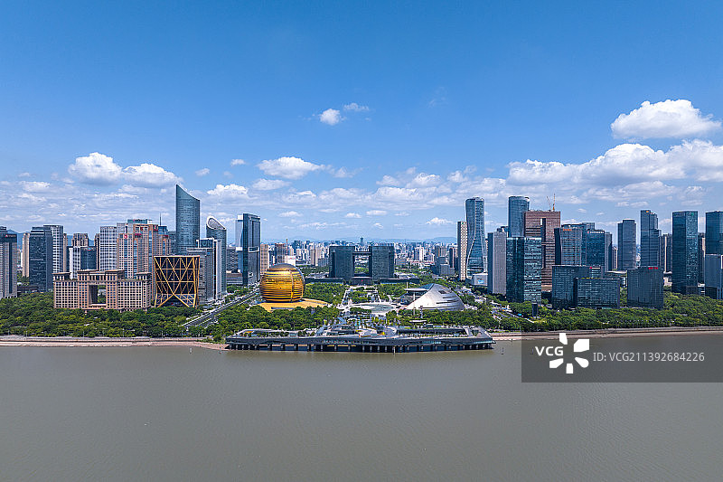 航拍杭州钱江新城CBD白昼蓝天白云全景风光图片素材