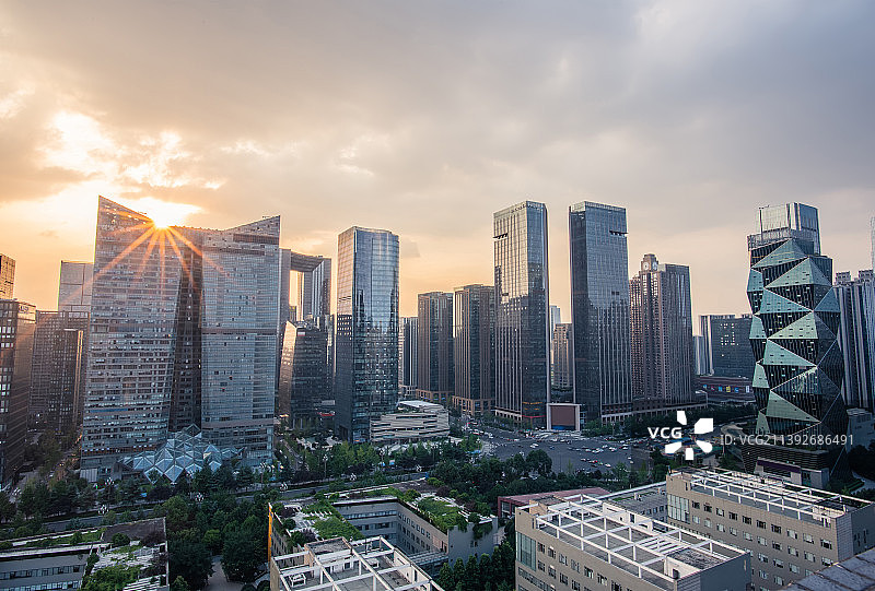成都市高新区繁华的城市景观图片素材