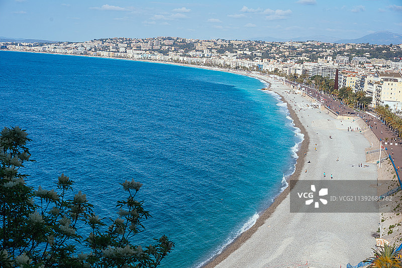 航拍美丽的法国尼斯天使湾，海岸线城市全景风光图片素材