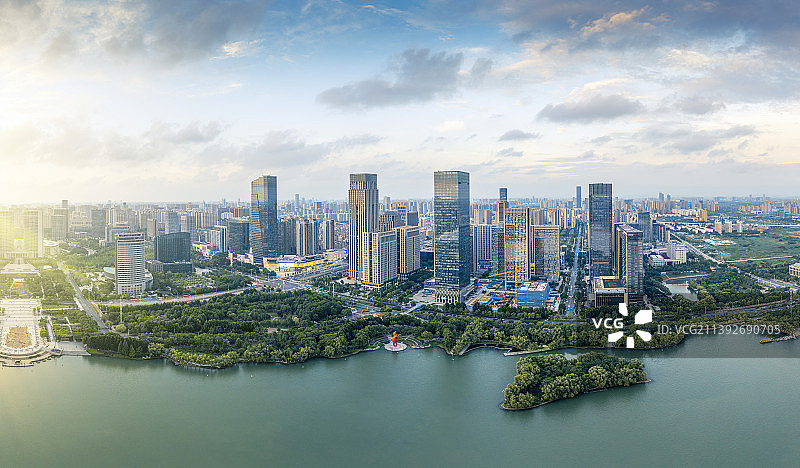 航拍合肥天鹅湖城市天际线图片素材