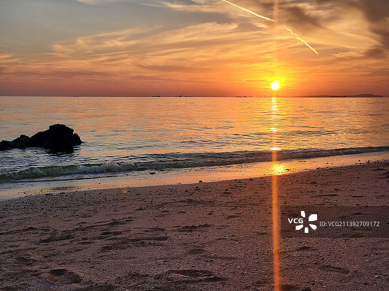 伊朗霍尔木兹甘省阿巴斯港日落海景图片素材